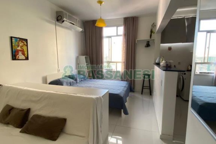Kitinete com 29m², 1 dormitório, no bairro Centro em Caxias do Sul para Comprar