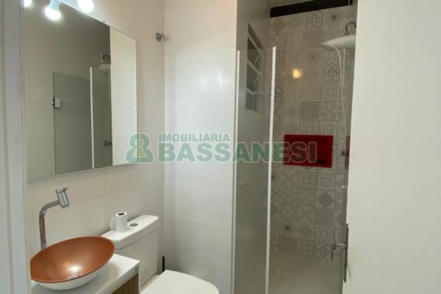 Kitinete com 29m², 1 dormitório, no bairro Centro em Caxias do Sul para Comprar