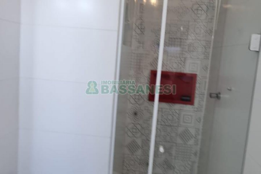 Kitinete com 29m², 1 dormitório, no bairro Centro em Caxias do Sul para Comprar