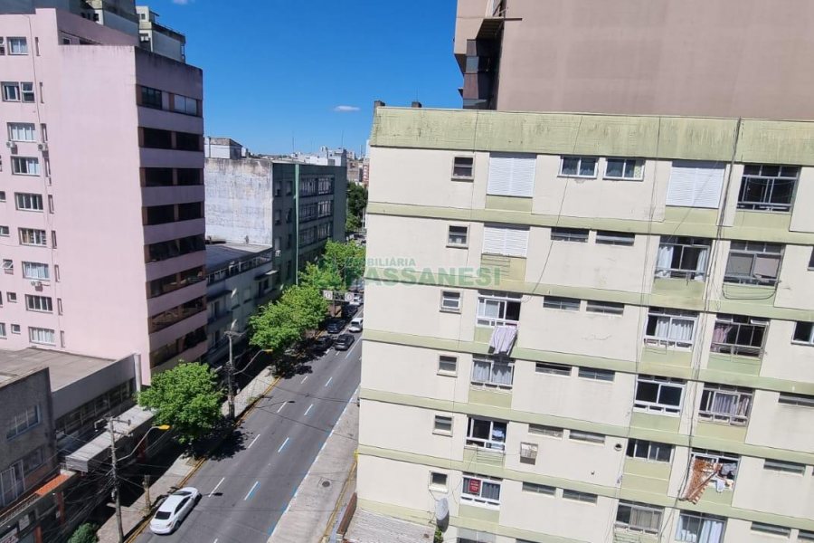 Kitinete com 29m², 1 dormitório, no bairro Centro em Caxias do Sul para Comprar