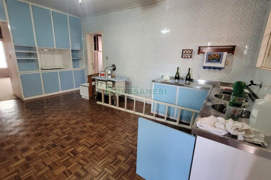 Casa com 150m², 3 dormitórios, 3 vagas, no bairro Panazzolo em Caxias do Sul para Alugar