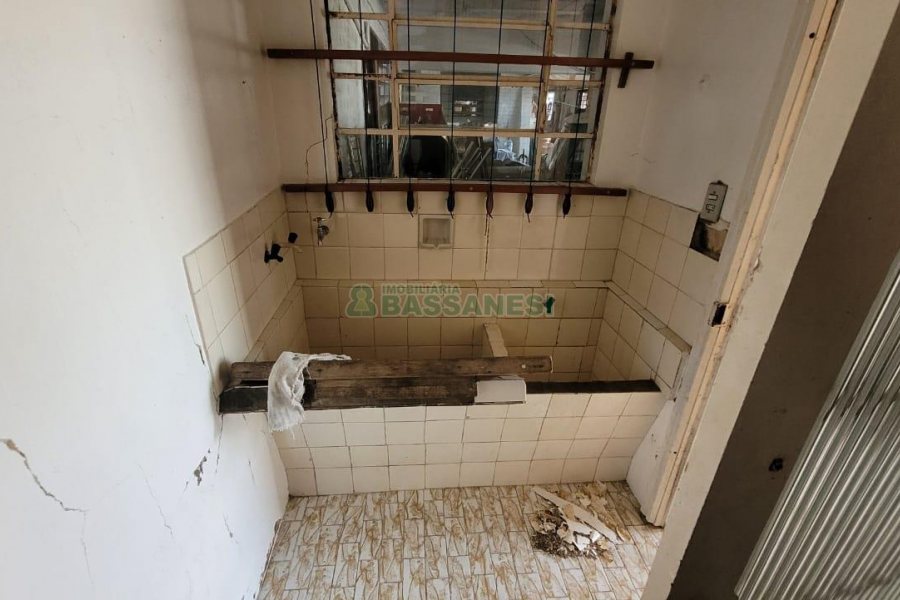 Casa com 150m², 3 dormitórios, 3 vagas, no bairro Panazzolo em Caxias do Sul para Alugar