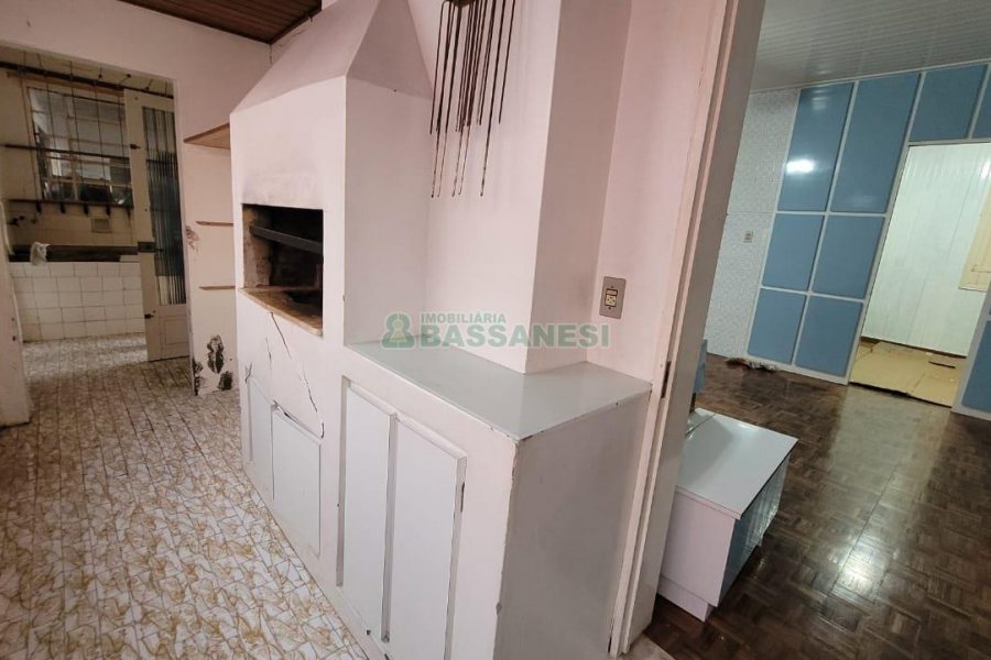 Casa com 150m², 3 dormitórios, 3 vagas, no bairro Panazzolo em Caxias do Sul para Alugar