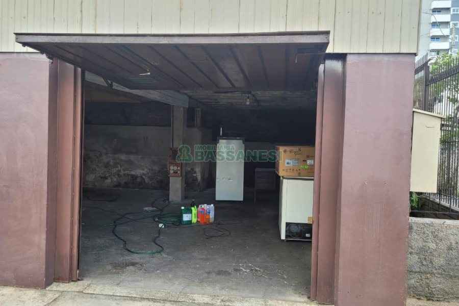 Casa com 150m², 3 dormitórios, 3 vagas, no bairro Panazzolo em Caxias do Sul para Alugar