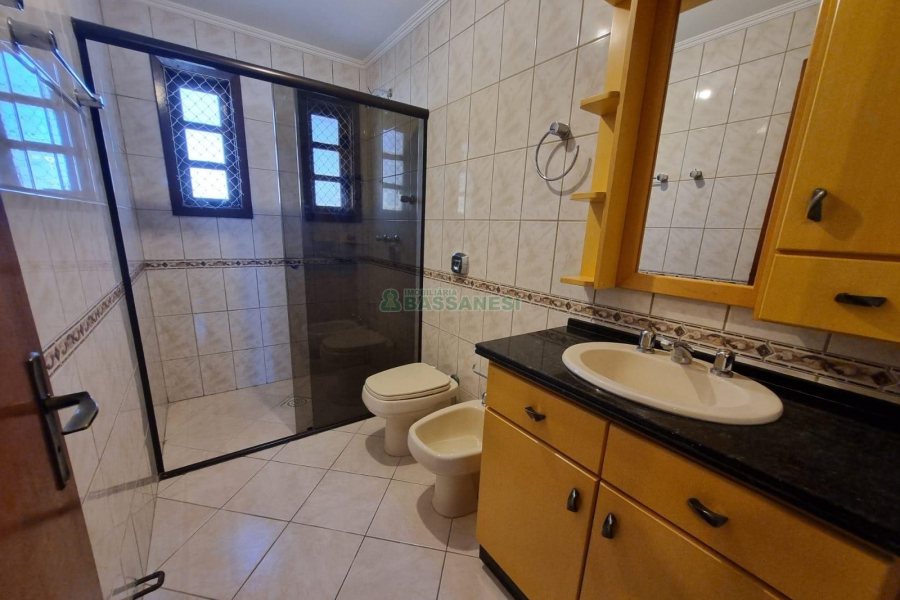 Apartamento com 120m², 3 dormitórios, 1 vaga, no bairro Rio Branco em Caxias do Sul para Alugar