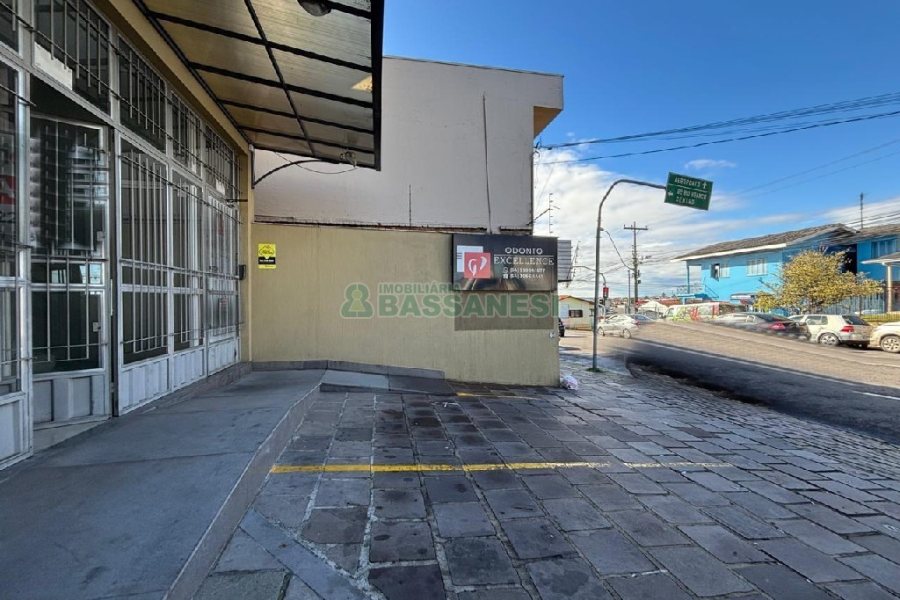 Loja com 220m², no bairro Kayser em Caxias do Sul para Alugar