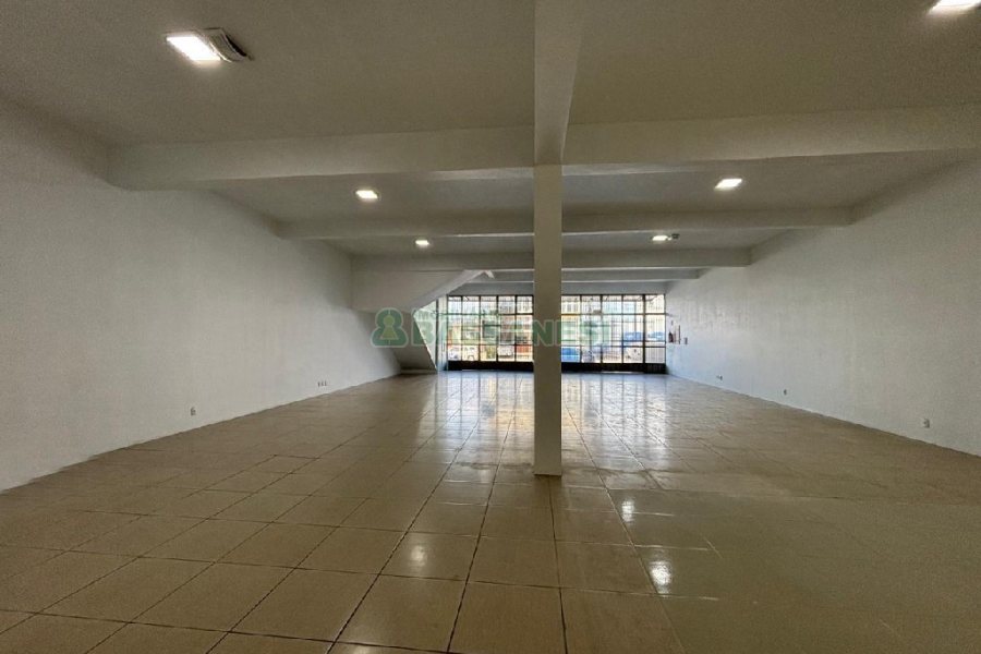 Loja com 220m², no bairro Kayser em Caxias do Sul para Alugar