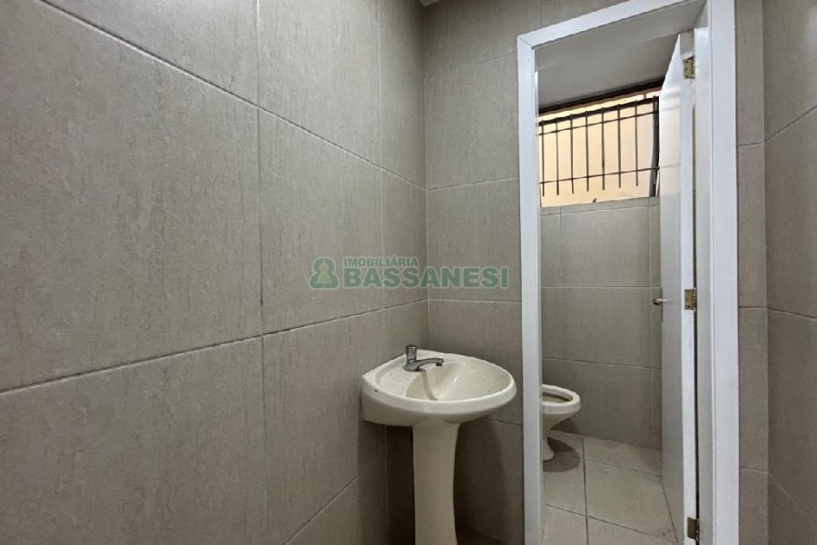 Loja com 220m², no bairro Kayser em Caxias do Sul para Alugar