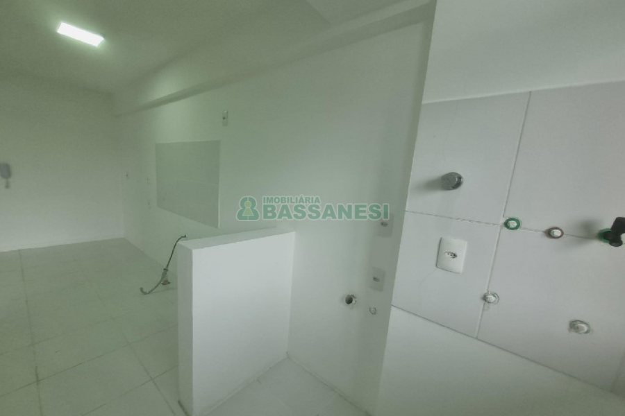 Apartamento com 52m², 1 dormitório, 1 vaga, no bairro Lourdes em Caxias do Sul para Alugar