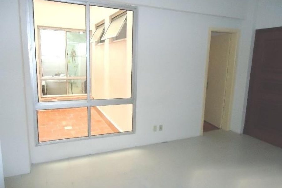 Sala com 20m², no bairro Centro em Caxias do Sul para Alugar
