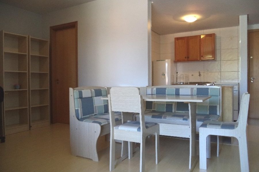 Apto Mobiliado com 45m², 1 dormitório, 1 vaga, no bairro Petrópolis em Caxias do Sul para Comprar