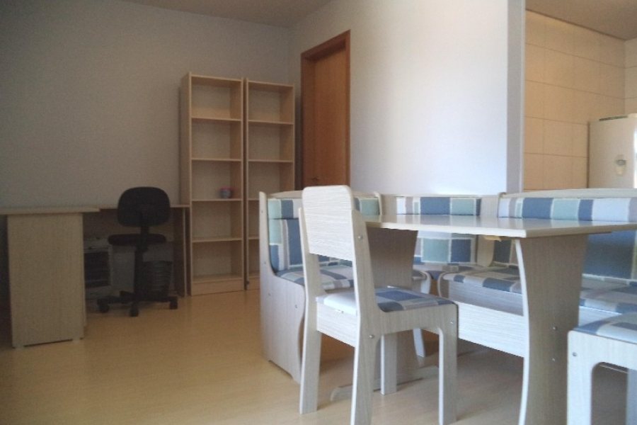 Apto Mobiliado com 45m², 1 dormitório, 1 vaga, no bairro Petrópolis em Caxias do Sul para Comprar