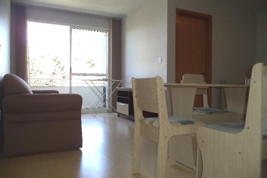 Apto Mobiliado com 45m², 1 dormitório, 1 vaga, no bairro Petrópolis em Caxias do Sul para Comprar