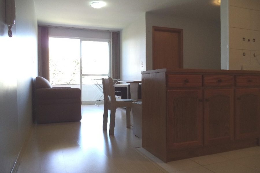 Apto Mobiliado com 45m², 1 dormitório, 1 vaga, no bairro Petrópolis em Caxias do Sul para Comprar