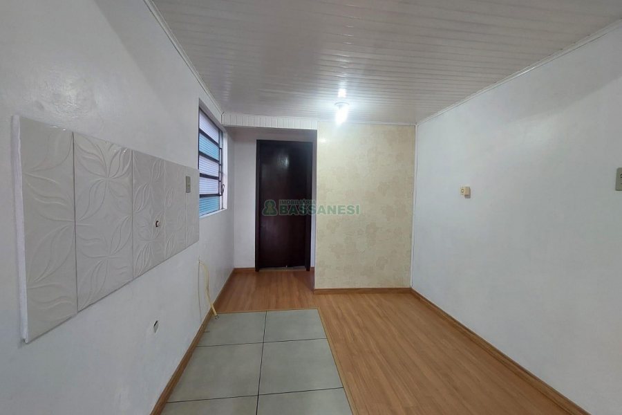 Casa com 90m², 3 dormitórios, 2 vagas, no bairro Interlagos em Caxias do Sul para Alugar