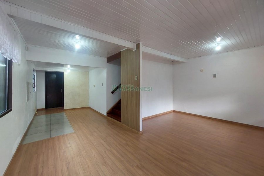 Casa com 90m², 3 dormitórios, 2 vagas, no bairro Interlagos em Caxias do Sul para Alugar