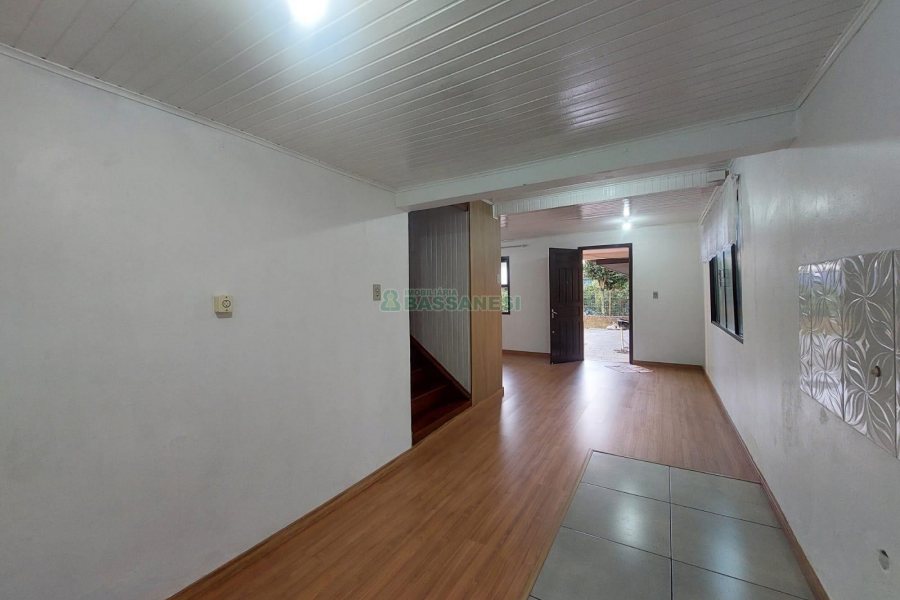 Casa com 90m², 3 dormitórios, 2 vagas, no bairro Interlagos em Caxias do Sul para Alugar