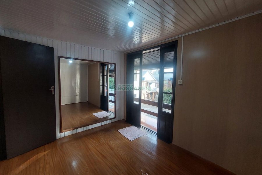 Casa com 90m², 3 dormitórios, 2 vagas, no bairro Interlagos em Caxias do Sul para Alugar