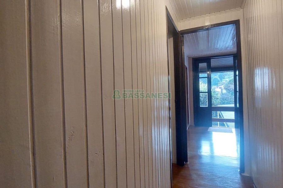 Casa com 90m², 3 dormitórios, 2 vagas, no bairro Interlagos em Caxias do Sul para Alugar