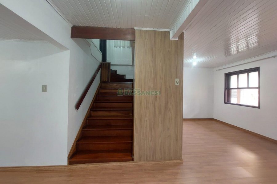 Casa com 90m², 3 dormitórios, 2 vagas, no bairro Interlagos em Caxias do Sul para Alugar