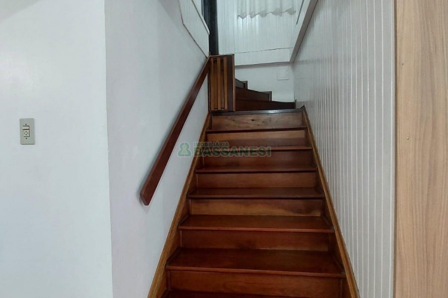 Casa com 90m², 3 dormitórios, 2 vagas, no bairro Interlagos em Caxias do Sul para Alugar