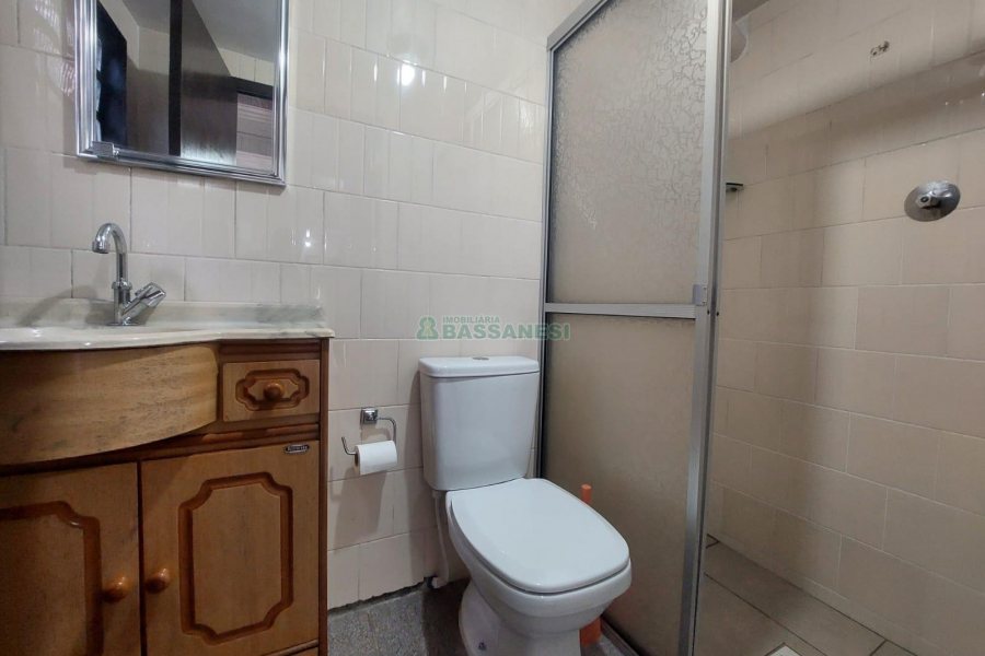 Casa com 90m², 3 dormitórios, 2 vagas, no bairro Interlagos em Caxias do Sul para Alugar