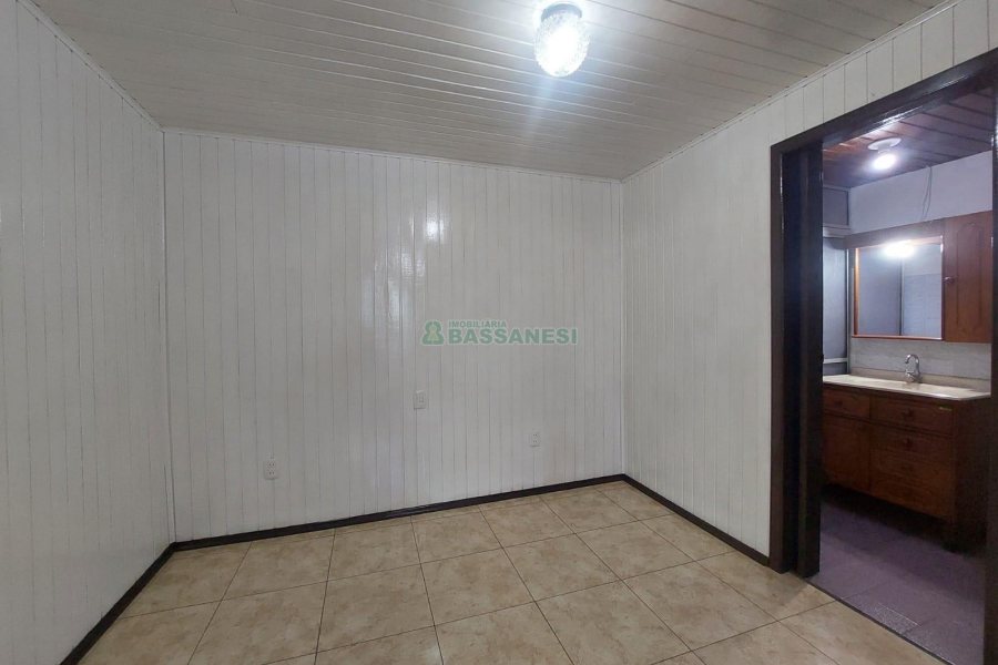 Casa com 90m², 3 dormitórios, 2 vagas, no bairro Interlagos em Caxias do Sul para Alugar