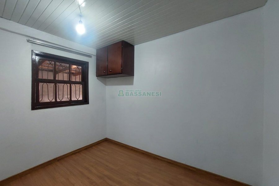 Casa com 90m², 3 dormitórios, 2 vagas, no bairro Interlagos em Caxias do Sul para Alugar