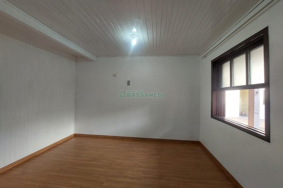 Casa com 90m², 3 dormitórios, 2 vagas, no bairro Interlagos em Caxias do Sul para Alugar