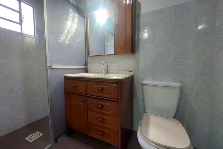 Casa com 90m², 3 dormitórios, 2 vagas, no bairro Interlagos em Caxias do Sul para Alugar