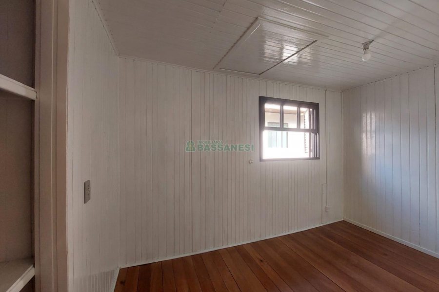 Casa com 90m², 3 dormitórios, 2 vagas, no bairro Interlagos em Caxias do Sul para Alugar