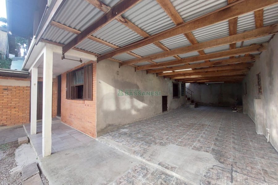 Casa com 90m², 3 dormitórios, 2 vagas, no bairro Interlagos em Caxias do Sul para Alugar