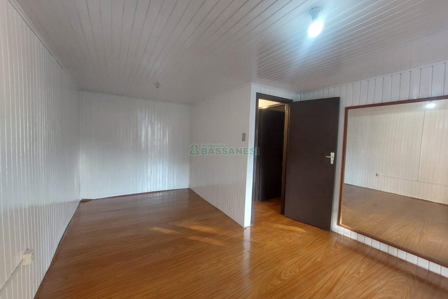 Casa com 90m², 3 dormitórios, 2 vagas, no bairro Interlagos em Caxias do Sul para Alugar