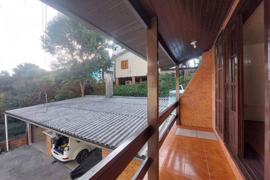 Casa com 90m², 3 dormitórios, 2 vagas, no bairro Interlagos em Caxias do Sul para Alugar
