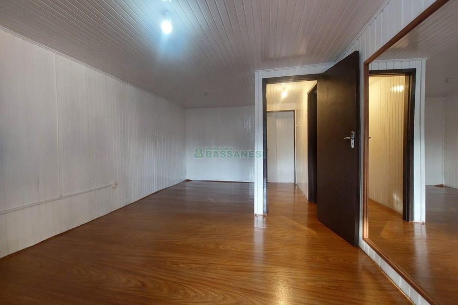 Casa com 90m², 3 dormitórios, 2 vagas, no bairro Interlagos em Caxias do Sul para Alugar