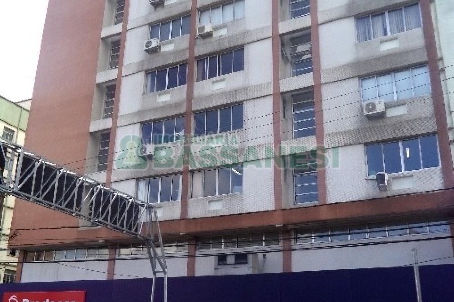 Sala com 19m², no bairro Centro em Caxias do Sul para Alugar