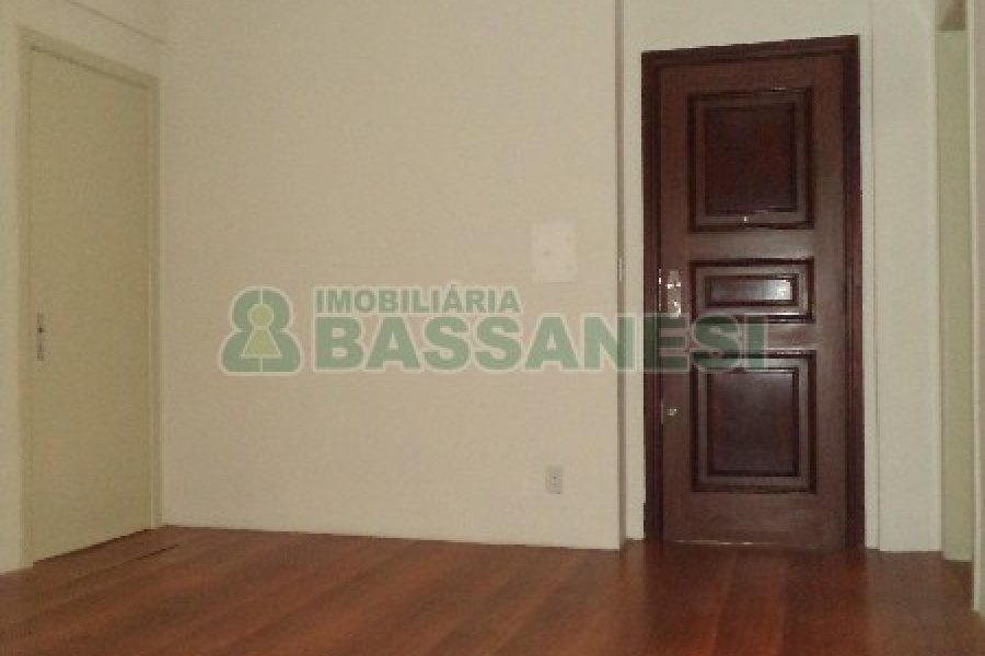 Sala com 19m², no bairro Centro em Caxias do Sul para Alugar