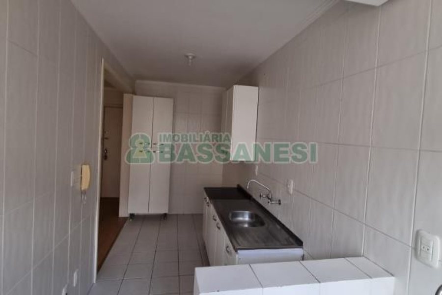 Apartamento com 67m², 2 dormitórios, 2 vagas, no bairro Panazzolo em Caxias do Sul para Comprar