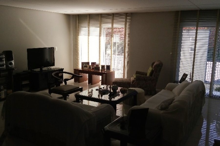 Casa com 312m², 3 dormitórios, 3 vagas, no bairro Petrópolis em Caxias do Sul para Comprar