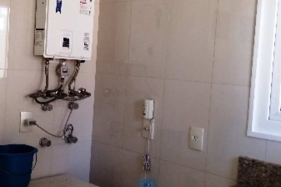 Casa com 312m², 3 dormitórios, 3 vagas, no bairro Petrópolis em Caxias do Sul para Comprar