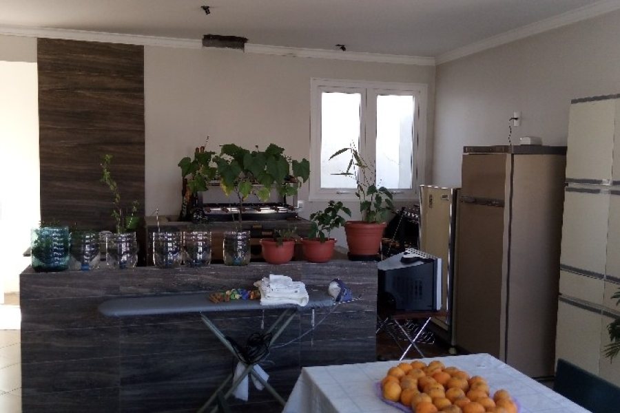 Casa com 312m², 3 dormitórios, 3 vagas, no bairro Petrópolis em Caxias do Sul para Comprar