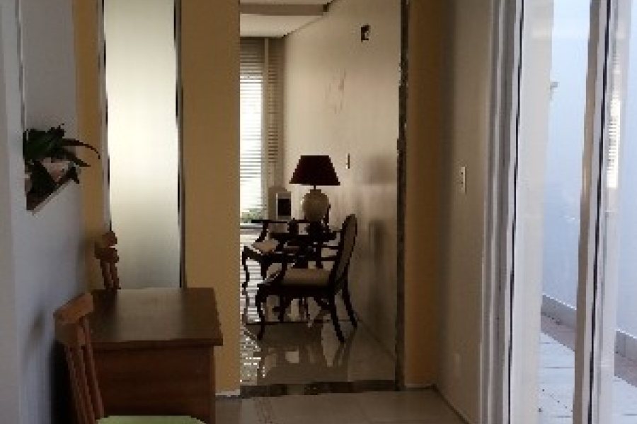 Casa com 312m², 3 dormitórios, 3 vagas, no bairro Petrópolis em Caxias do Sul para Comprar