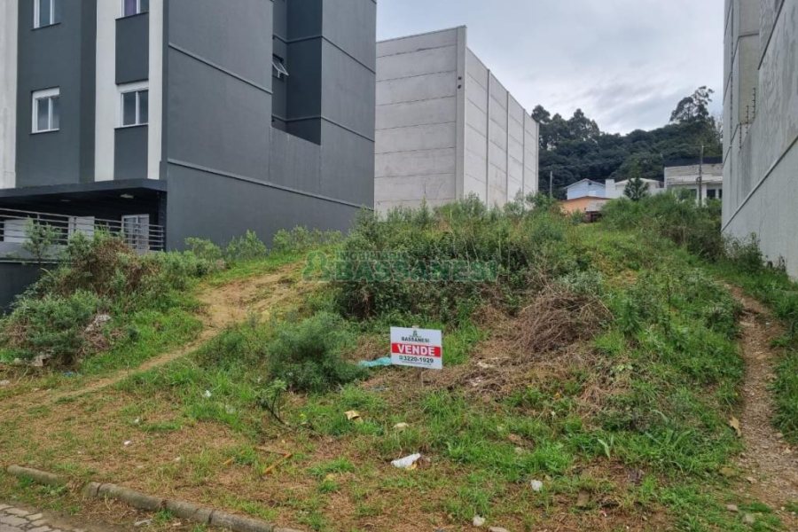 Terreno com 360m², no bairro Esplanada em Caxias do Sul para Comprar