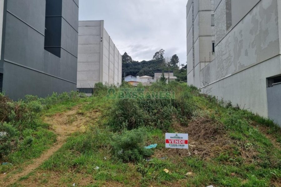 Terreno com 360m², no bairro Esplanada em Caxias do Sul para Comprar
