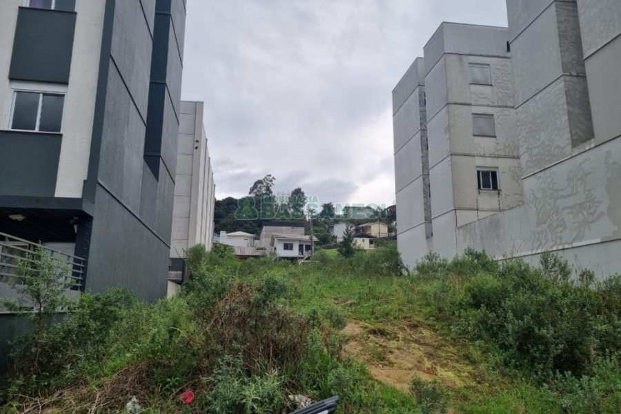 Terreno com 360m², no bairro Esplanada em Caxias do Sul para Comprar