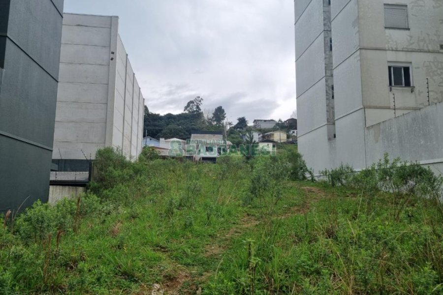 Terreno com 360m², no bairro Esplanada em Caxias do Sul para Comprar