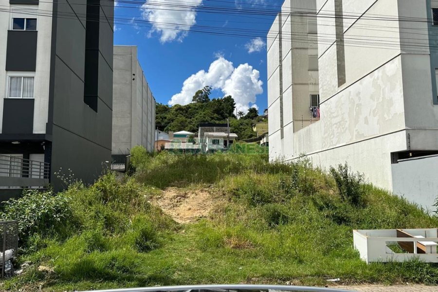 Terreno com 360m², no bairro Esplanada em Caxias do Sul para Comprar