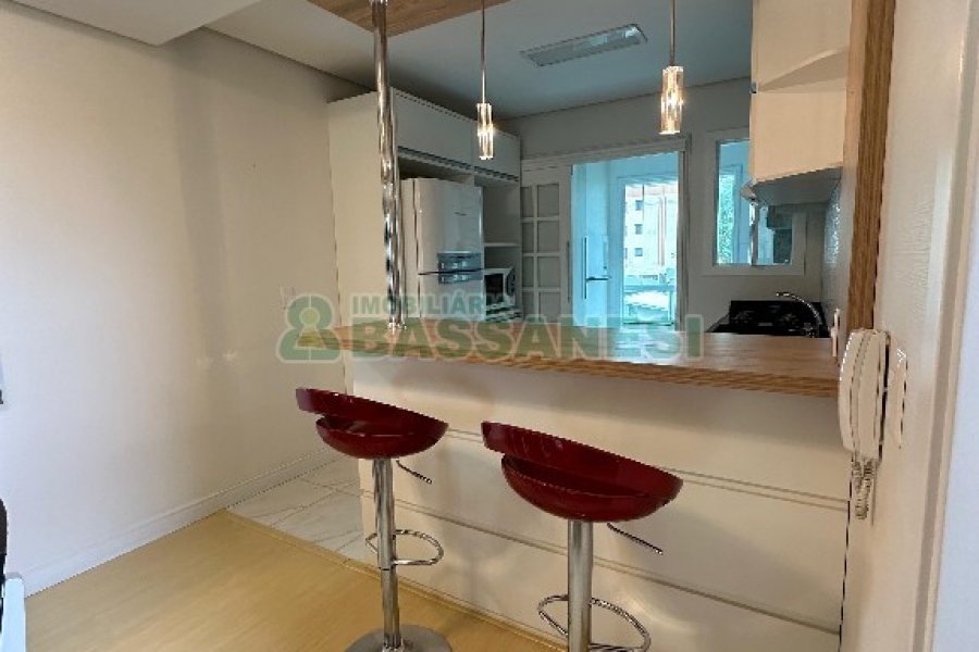 Apto Mobiliado com 85m², 2 dormitórios, 1 vaga, no bairro Panazzolo em Caxias do Sul para Alugar