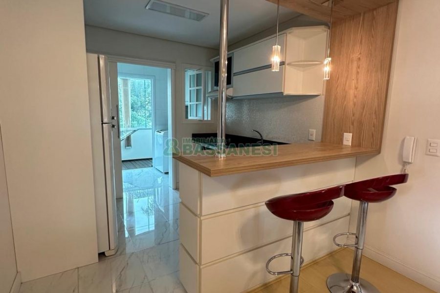 Apto Mobiliado com 85m², 2 dormitórios, 1 vaga, no bairro Panazzolo em Caxias do Sul para Alugar