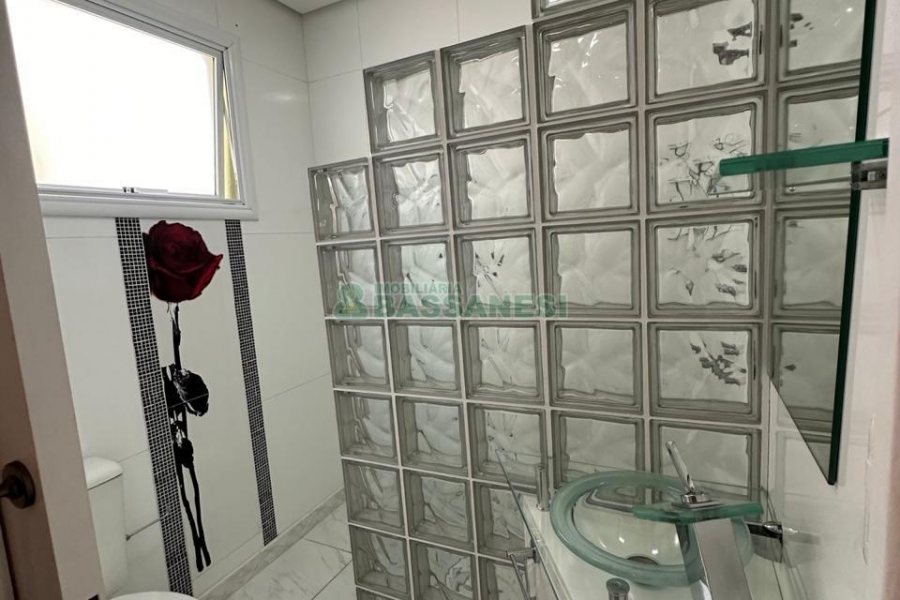 Apto Mobiliado com 85m², 2 dormitórios, 1 vaga, no bairro Panazzolo em Caxias do Sul para Alugar